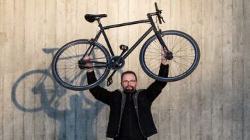 Un șofer de autobuz din Islanda prinde hoții de biciclete. Cum l-au poreclit localnicii