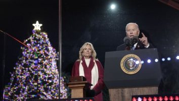 Casa Albă a intrat în spiritul sărbătorilor de iarnă. Joe Biden și soția sa au participat la tradiția de iluminare a pomului de Crăciun