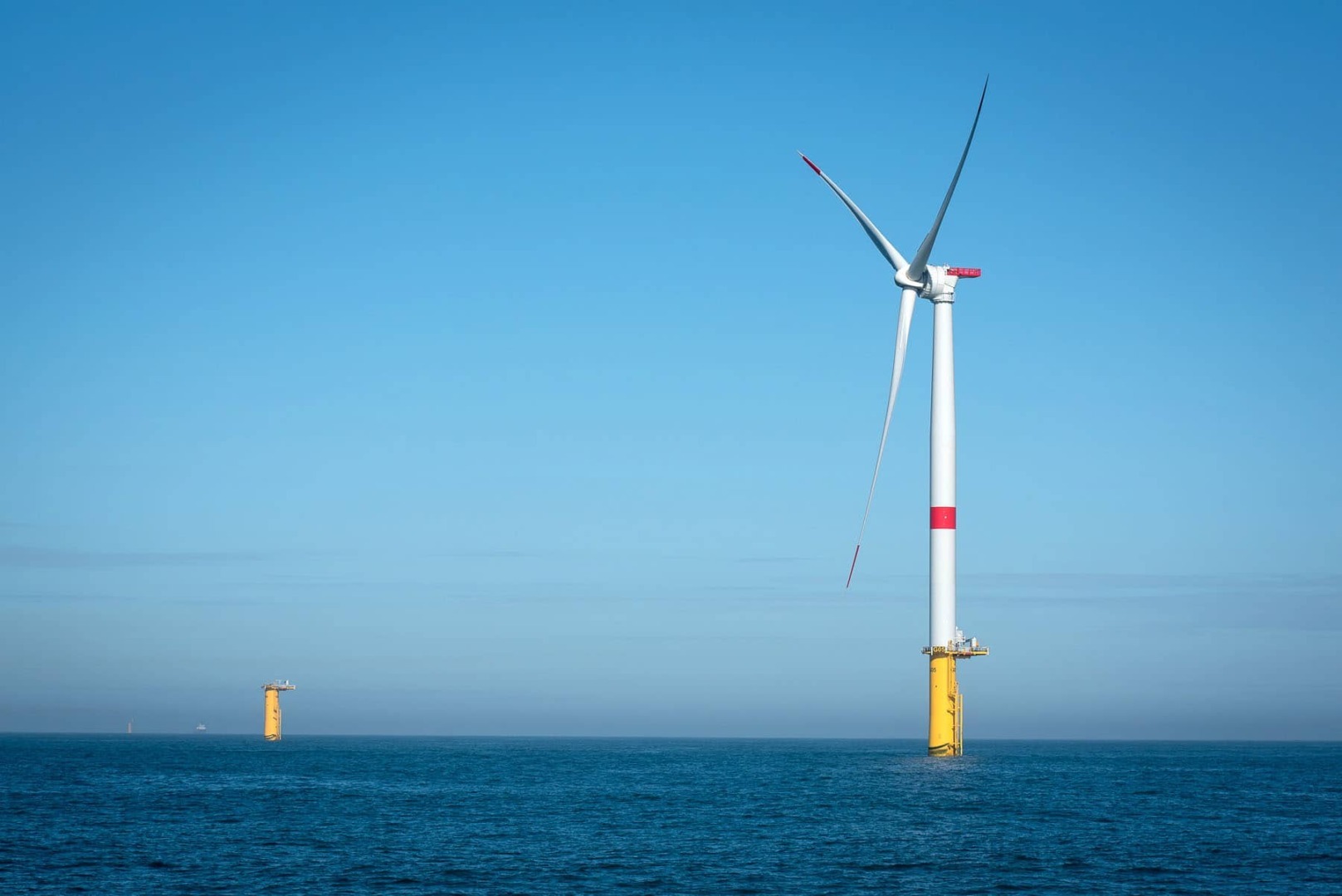 Guvernul României a aprobat proiectul Legii privind energia eoliană offshore