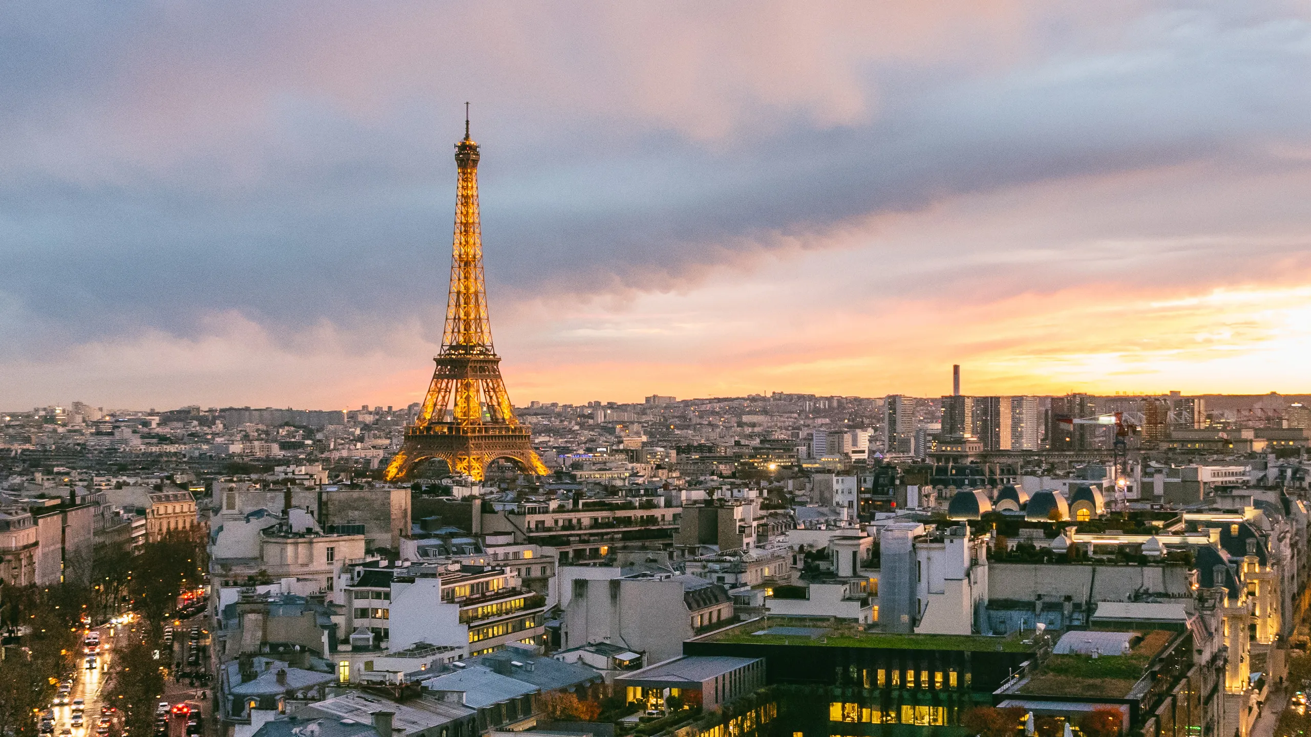 Sfaturi pentru a vizita Turnul Eiffel fără să stai la cozi interminabile