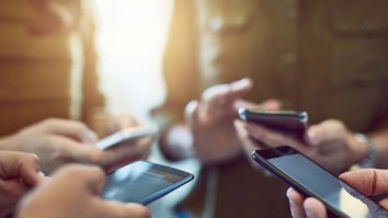 Parlamentul European declară război rețelelor sociale și jocurilor online. Cu ce propuneri vin eurodeputații pentru a combate dependența