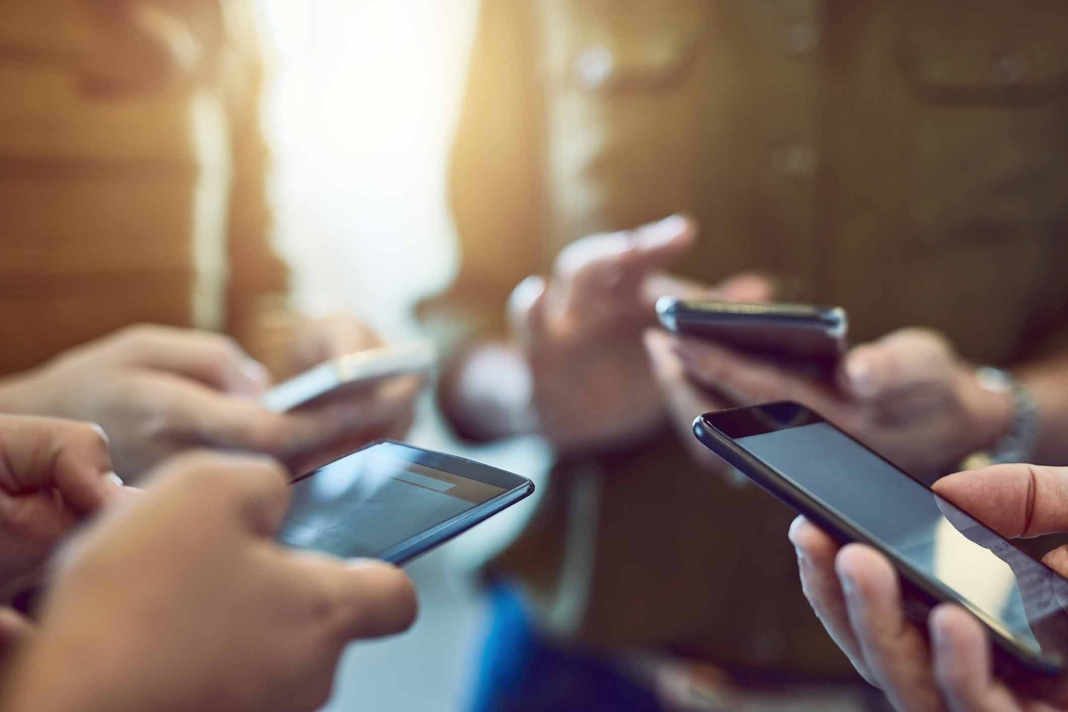 Parlamentul European declară război rețelelor sociale și jocurilor online. Cu ce propuneri vin eurodeputații pentru a combate dependența