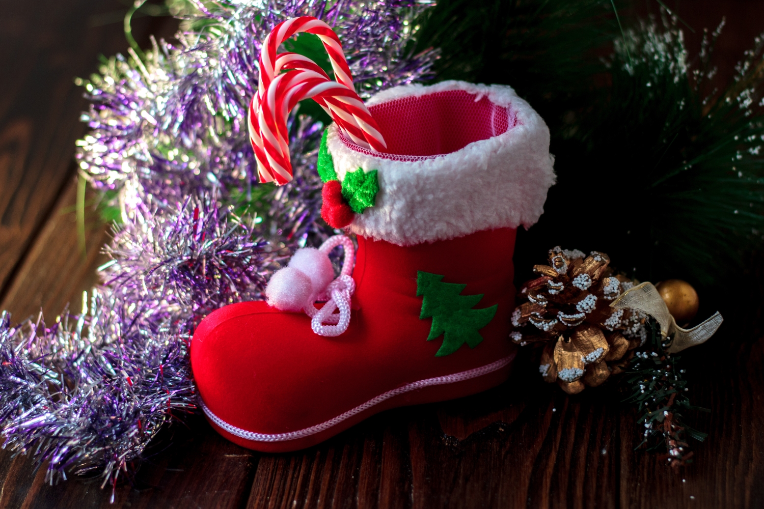 O zi pe an, fii din nou copil – de Moș Nicolae! Peste 800.000 de români își sărbătoresc onomastica astăzi