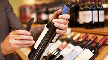 Noua legislație UE privind etichetarea vinului a intrat în vigoare. Toate sticlele vor avea cod QR