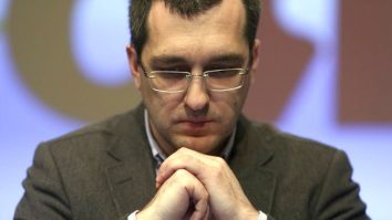 Dosarul vaccinurilor anti-COVID / Vlad Voiculescu și Ioana Mihăilă, puși sub urmărire penală de DNA. Cum se apără fostul ministru al Sănătăţii.