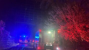 Un incendiu a izbucnit la o hală de pe Șoseaua Berceni, sectorul 4. Pompierii intervin cu 10 autospeciale de stingere