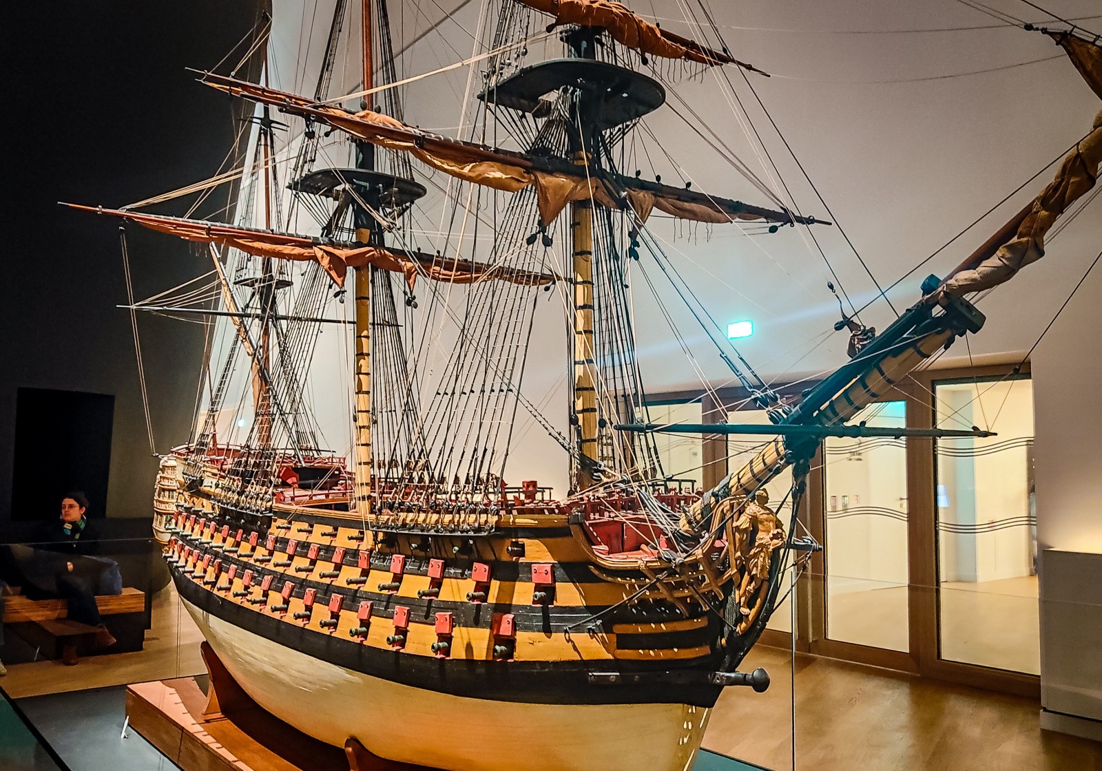 Ce vezi la Muzeul Marinei din Paris? Jocurile cu realitate virtuală te conduc în epoca piraților și corsarilor