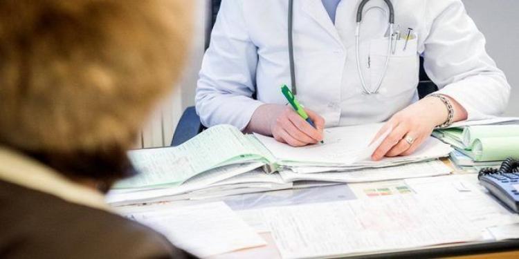Programul „Primul Medic”: Bihor vrea să subvenționeze medicii care merg la țară