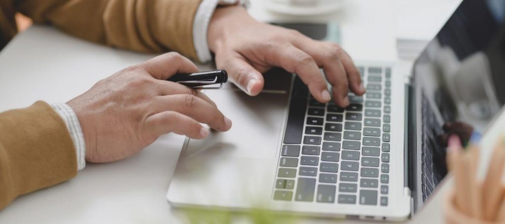 România e codașă la digitalizare: 28% dintre românii au cunoștințe digitale de bază