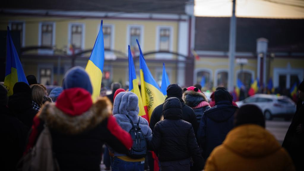 Studenții basarabeni păstrează tradiția. S-au strâns la Alba de 1 decembrie, au recitat poezii și au făcut hora unirii