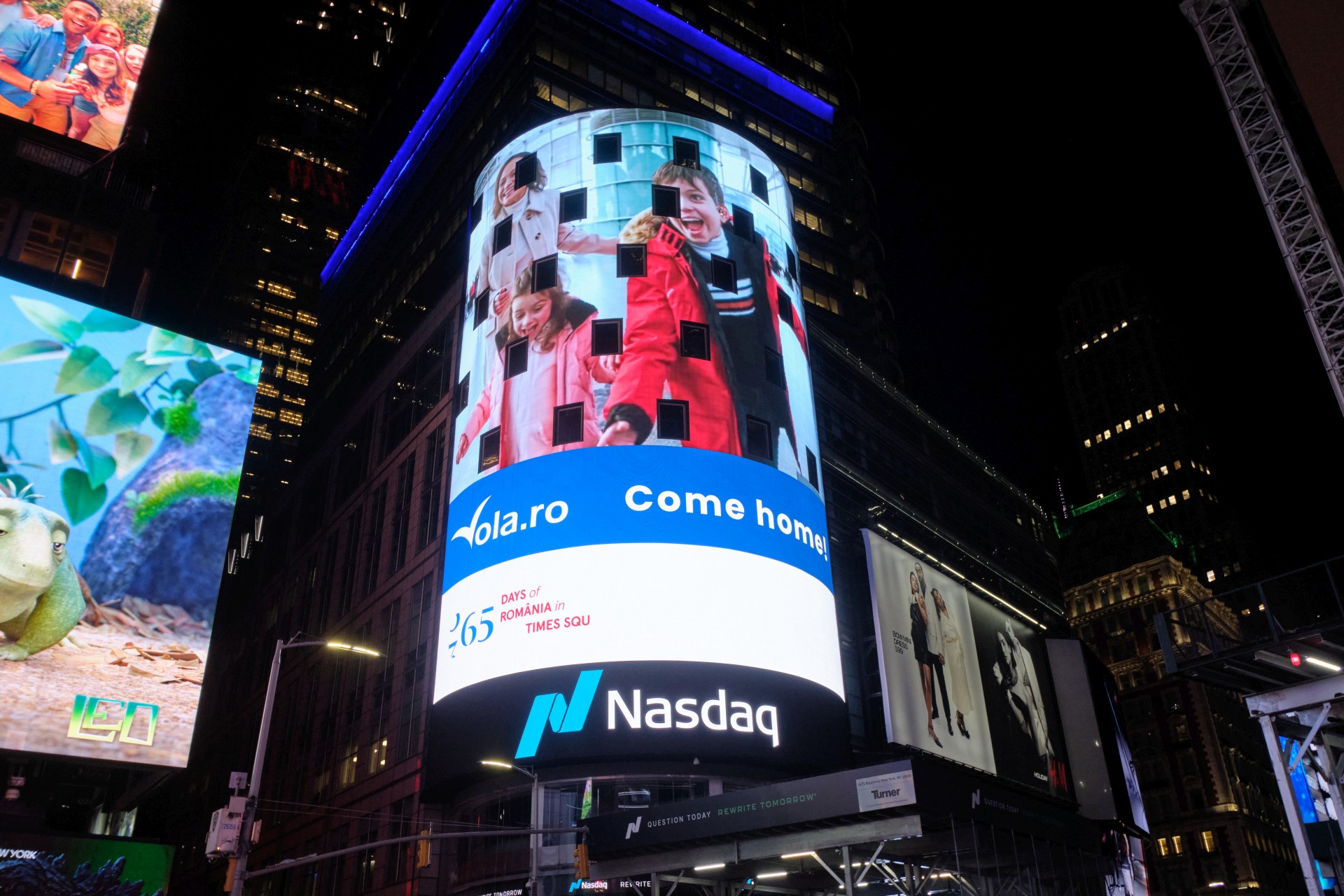 Timp de un an, opt firme românești vor fi prezentate la New York. Cum a început „365 Days of Romania in Times Square”