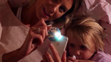 A.I. le poate spune acum copiilor povești de adormit cu personajele lor preferate