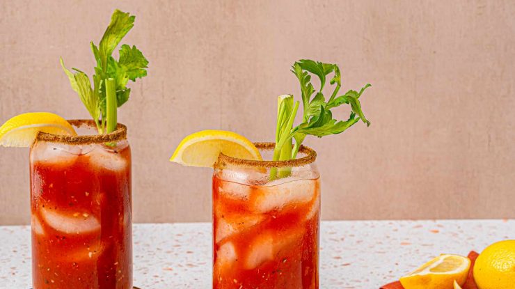 Ce bei de 1 ianuarie? CNN recomandă cocktailul perfect pentru prima zi din an