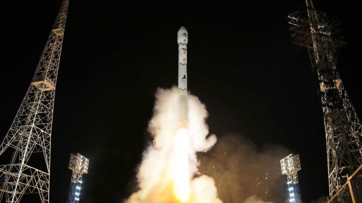 Coreea de Nord plănuiește să lanseze încă trei sateliți de spionaj anul viitor. Anunțul făcut de Kim Jong Un