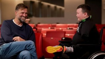 VIDEO. Jucătorii de la Liverpool s-au transformat în Moș Crăciun pentru un fan în vârstă de 12 ani. Reacția lui Daire