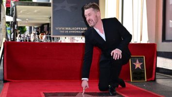 FOTO. Macaulay Culkin, actorul din „Singur Acasă”, a primit o stea pe Walk of Fame: „Aș dori să-i mulțumesc Brendei. Ești absolut totul”