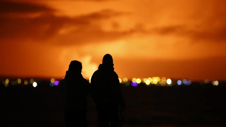 FOTO- VIDEO. Un vulcan islandez a erupt în peninsula Reykjanes. 4.000 de persoane au fost evacuate