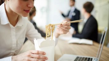 STUDIU. Colegii de la muncă îți influențează stilul de viață