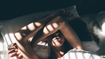 Paralizia în somn, cel mai terifiant fenomen din timpul somnului. Ce este, cum se manifestă și cum o poți preveni