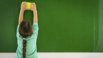 O profesoară de la un liceu din Câmpina vrea ca elevii să curețe clasele. Care sunt reacțiile?