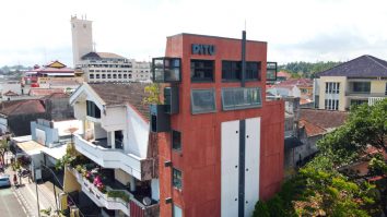 FOTO. Cel mai îngust hotel din lume. Cum arată clădirea care măsoară 2,5 metri în lățime