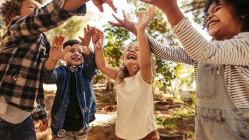 De ce nu este bine să le spunem copiilor că „pot face orice”? Sfaturile unui psihoterapeut pentru părinți