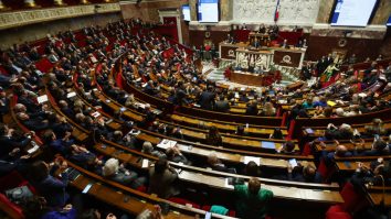 Franța adoptă un controversat proiect de lege privind imigrația. Ministrul sănătății, Aurélien Rousseau, și-a prezentat demisia