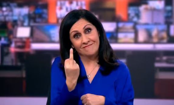 O prezentatoare BBC e acuzată că i-a arătat degetul mijlociu lui Boris Johnson în direct