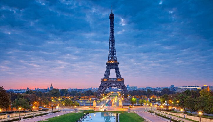 Turnul Eiffel devine o vizită mai scumpă de la data de 17 iunie. Preţurile biletelor vor creşte cu 20%