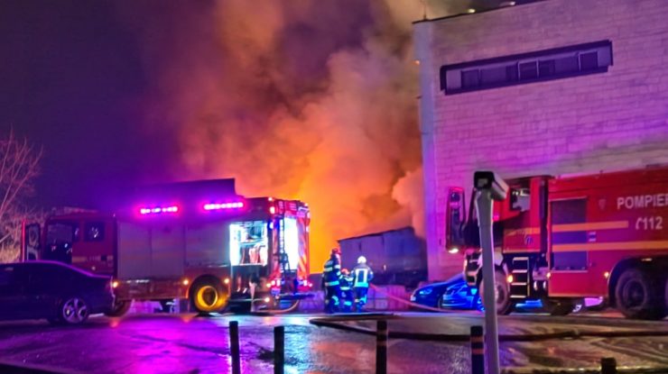 Un incendiu a izbucnit la un mall din Cluj-Napoca. Clienții au fost evacuați
