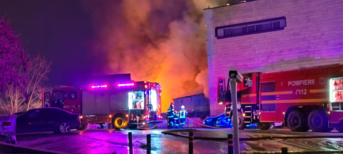 Un incendiu a izbucnit la un mall din Cluj-Napoca. Clienții au fost evacuați