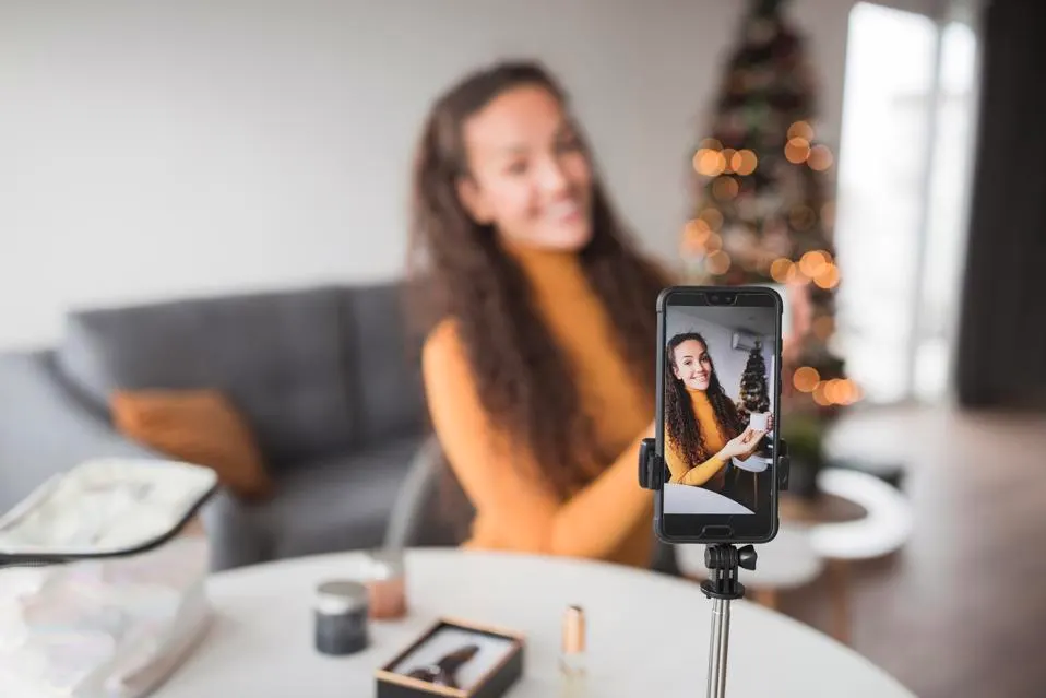 Ai grijă ce pui la story: Casele mai multor influenceri au fost sparte de hoți după ce și-au anunțat vacanța pe social media