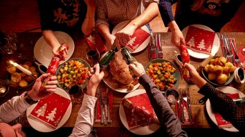 Alexandra Mincu îi invită la masa de Crăciun pe toți membrii familiei, în casa bunicilor