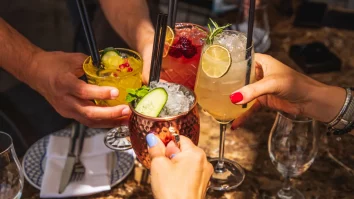 Băutura fără alcool, noua tendință în baruri și restaurante. Mișcarea NoLo a ajuns și în Europa