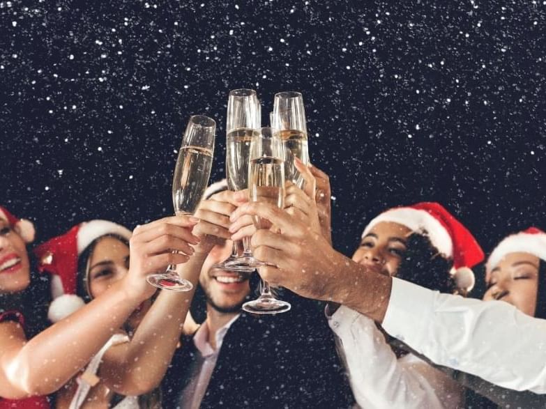 Party-urile de Crăciun: Cum refuzi o invitație fără să superi pe nimeni? Topul scuzelor „acceptabile”