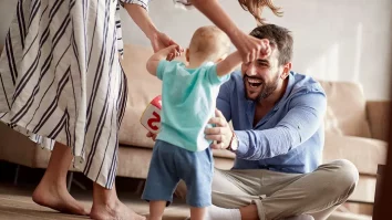 Dezbaterea zilei în Franța: De ce au părinții prioritate la concediu?