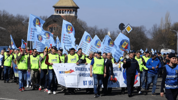 Bugetarii sunt nemulțumiți și au ieșit în stradă. Polițiștii au declanșat luni o serie de proteste pentru următoarele 4 zile