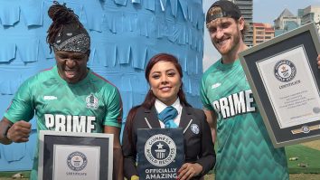 VIDEO. Logan Paul și KSI au doborât două recorduri mondiale. Cum arată cea mai mare piñata din lume