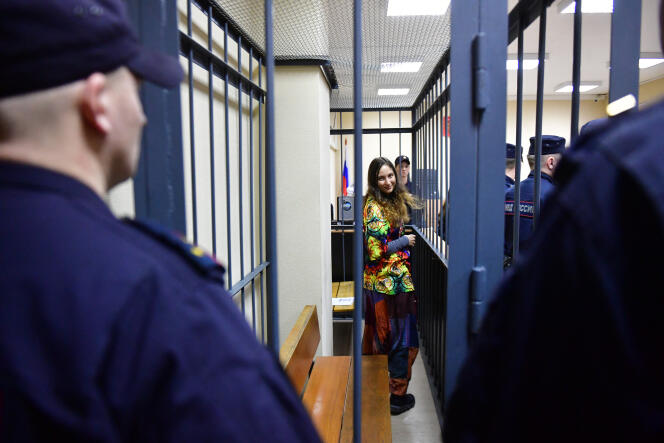 Represiunea devine din ce în ce mai dură în Rusia. Ce pedepse grele primesc simplii cetățeni care se opun războiului