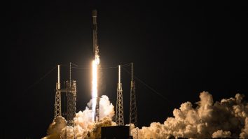 Amazon și SpaceX au încheiat un acord pentru lansarea de sateliți. Când ar urma să decoleze rachetele