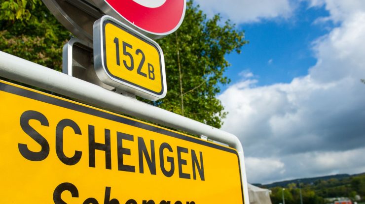 Optimismul lui Predoiu are motivele lui, dar România se mișcă încet spre Schengen complet