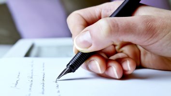 Beneficiile scrisului de mână. Ce efecte are asupra învățării