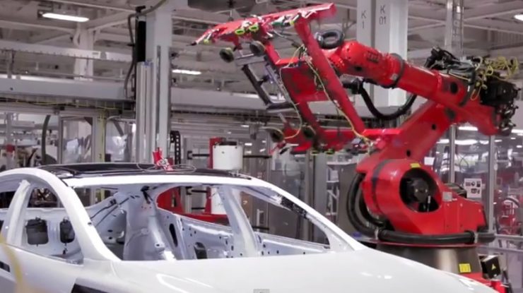 Secretele Tesla ies la iveală. Cum a fost rănit un angajat de un robot la fabrica din Texas a companiei