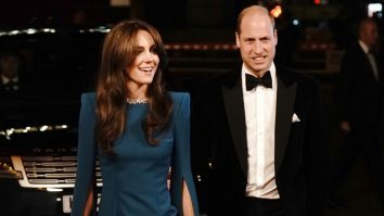 FOTO. Kate Middleton și Prințul William au strălucit la Royal Variety Performance 2023. Ce ținute au purtat