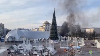 Ucraina a bombardat orașul Belgorod din Rusia, ca răspuns la cel mai mare atac aerian rusesc din noaptea de joi spre vineri. 22 de oameni au murit