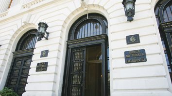 BNR mentine rata dobânzii de politică monetară la 7%, pentru a opta şedintă consecutivă. ”Rata anuală a inflaţiei se va mări în prima lună a anului curent şi îşi va relua apoi descreşterea graduală”