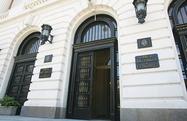 BNR mentine rata dobânzii de politică monetară la 7%, pentru a opta şedintă consecutivă. ”Rata anuală a inflaţiei se va mări în prima lună a anului curent şi îşi va relua apoi descreşterea graduală”