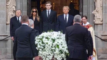 Donald Trump a participat alături de Melania la înmormântarea mamei sale: „A fost o rază de lumină în cele mai întunecate zile”
