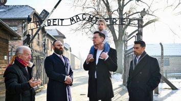 Musk a vizitat lagărele de la Auschwitz, după ce a fost criticat de antisemitism