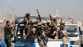 Gruparea Houthi le cere americanilor şi britanicilor să plece din Yemen